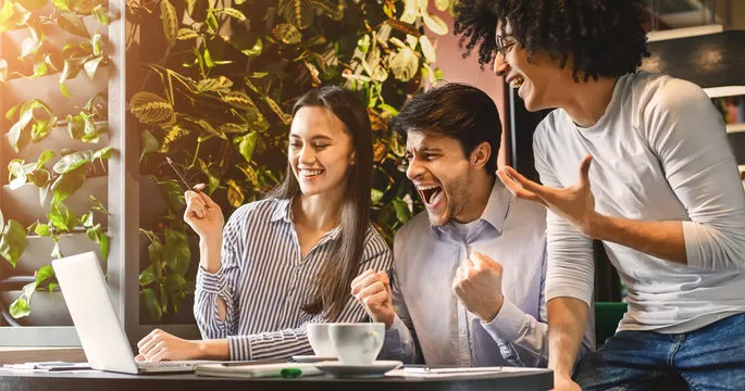 全民乐彩票 App 在不同设备上的展示